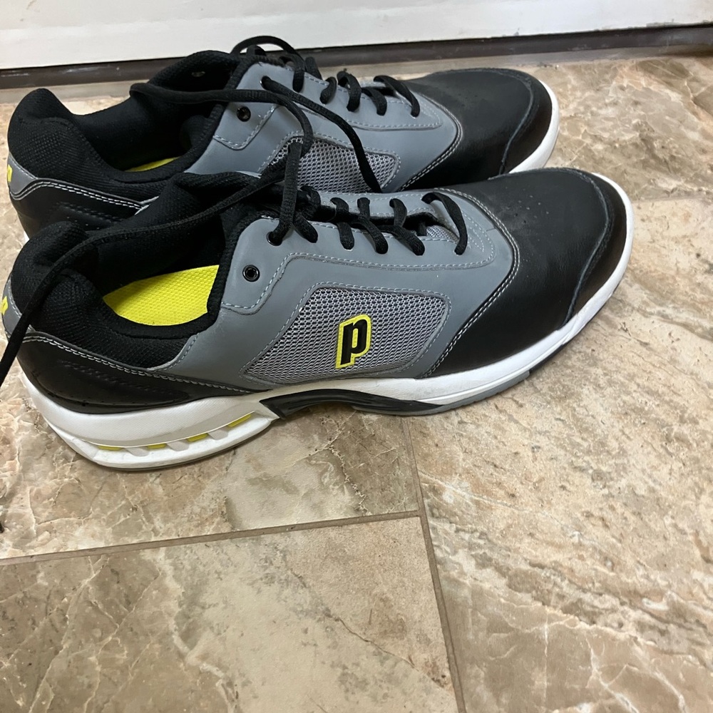 Barley used Prince Renegade 2 indoor court/squash shoes sneakers